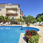 Attraktive Mit Grossem Pool, Klimaanlage, Wlan, Bbq Und Nur 700 Meter Bis Zum Sandstrand * Medolino