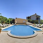 Appartamento Attraktive Mit Grossem Pool, Klimaanlage, Wlan, Bbq Und Nur 700 Meter Bis Zum Sandstrand