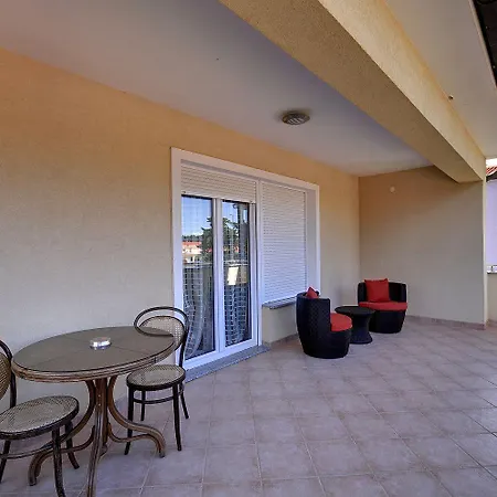 Apartment Strandnahe Oase: Mit Pool Und Komfort