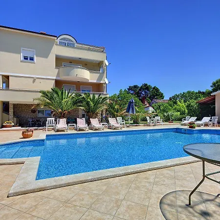 Attraktive Mit Grossem Pool, Klimaanlage, Wlan, Bbq Und Nur 700 Meter Bis Zum Sandstrand 메덜린