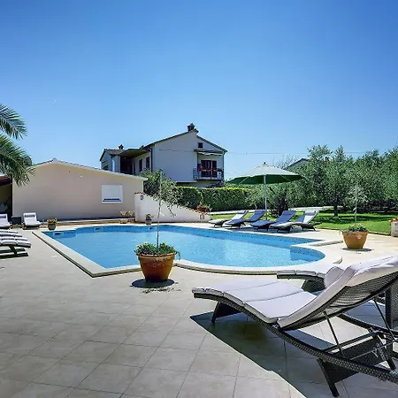 Attraktive Mit Grossem Pool, Klimaanlage, Wlan, Bbq Und Nur 700 Meter Bis Zum Sandstrand Appartamento *