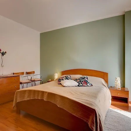 Strandnahe Oase: Mit Pool Und Komfort Apartment