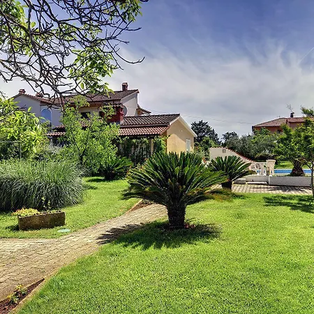 Attraktive Mit Grossem Pool, Klimaanlage, Wlan, Bbq Und Nur 700 Meter Bis Zum Sandstrand Appartamento *
