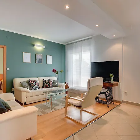 Strandnahe Oase: Mit Pool Und Komfort Apartment Medulin