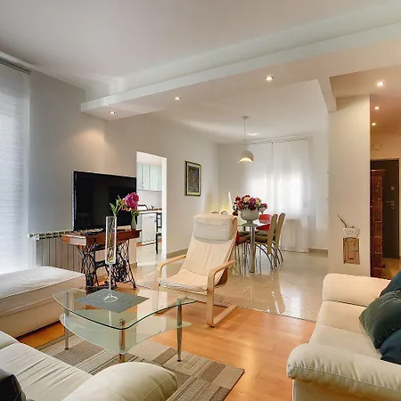 Strandnahe Oase: Mit Pool Und Komfort Apartment