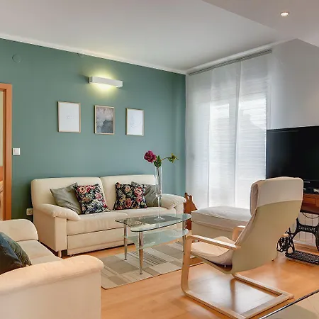 아파트 Attraktive Mit Grossem Pool, Klimaanlage, Wlan, Bbq Und Nur 700 Meter Bis Zum Sandstrand *